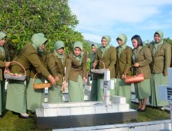 HUT ke-77, Persit KCK koorcab Rem 152 PD XVI/Pattumura Ziarah di TMP Banau