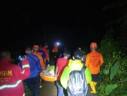 Wisatawan Yang Hiportemia di Taman Moya Dievakuasi Tim Sar Gabungan