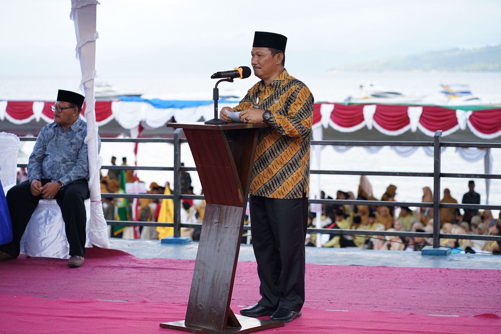 Staf Ahli Bidang Keuangan, Ekonomi dan Pembangunan, Mulyadi Wowor saat membaca sambutan Gubernur Malut (foto/Adpim)