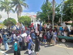 Para Pendemo di Kediaman Gubernur Malut Diminta Kembali Dua Hari Lagi