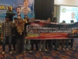 Aksi Bentangkan Spanduk Selamatkan Sagea Jelang Pelantikan KNPI Malut