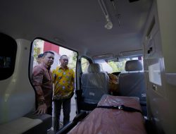 Dukung Layanan Kesehatan, Harita Nickel Serahkan Bantuan Ambulans ke Unkhair Ternate