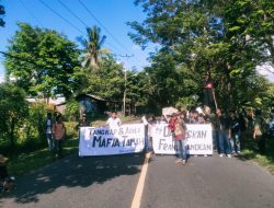 Protes Aktivitas Galian C, Mahasiswa dan Masyarakat Blokade Jalan Raya