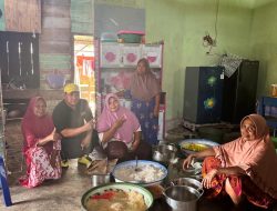 Blusukan di Halsel, Aliong Mus Duduk dan Makan Bersama Warga
