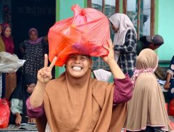 Sembako Murah dan Modal Usaha, Warga Soligi Antusias Sambut Bazar Ramadan Harita Nickel