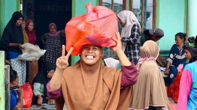 Sembako Murah dan Modal Usaha, Warga Soligi Antusias Sambut Bazar Ramadan Harita Nickel