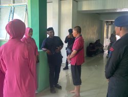 Dipimpin Istri Danyon, Sejumlah Bhayangkari Brimob Polda Malut Besuk Korban di RSCB