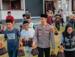 Gandeng Warkop dan KJH, Polres Halsel Berbagi Takjil Jelang Berbuka Puasa