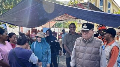 Wali Kota Tauhid dan Ketua TP-PKK Ternate Kunjungi Warga di Lokasi Pengungsian