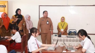 Sekda Pantau Langsung Proses TKA Jenjang SD di Kota Ternate